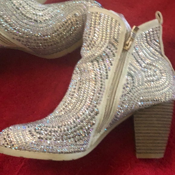 Boots & summer sanders - Picture 5 of 14